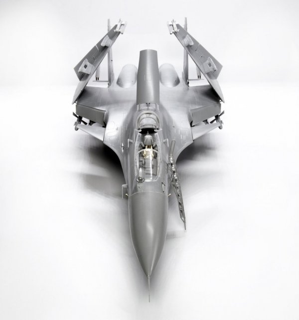 MiniBase 8001 SU-33 Flanker-D 1/48