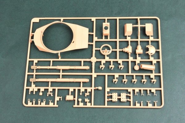 Hobby Boss 82485 PLA PTL02 Wheeled Tank Destroyer (1:35)