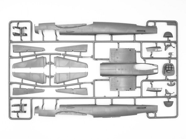 ICM 48229 Ju 88A-4 with German Ground Personnel and Torpedo Trailers 1/48