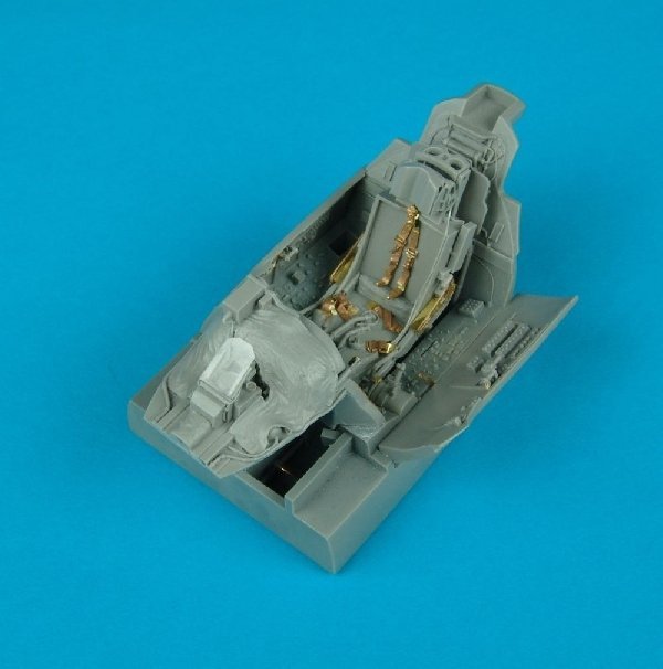Aires 2045 F-105D thunderchief cockpit set 1/32 TRUMPETER