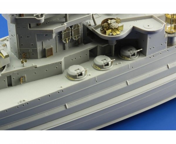 Eduard 53149 HMS Queen Elizabeth 1943 pt 5 - deck &amp; main batteries TRUMPETER 1/350