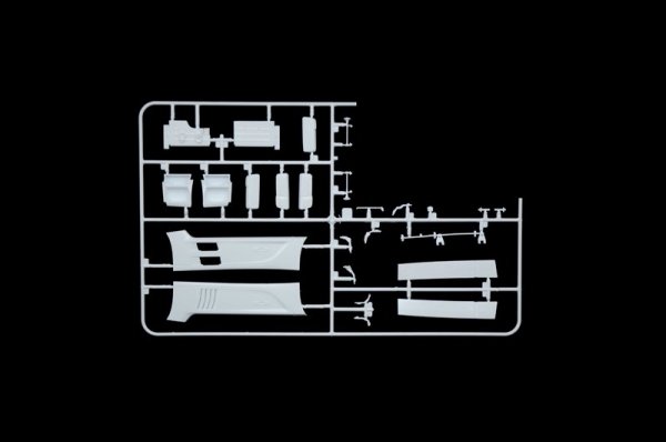 Italeri 3948 MERCEDES-BENZ MP4 BIG SPACE 1/24