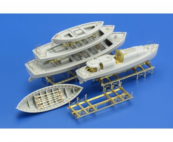 Eduard 53104 USS Arizona part 3 - life boats TRUMPETER 1/200