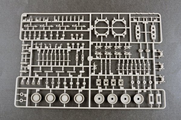 Trumpeter 01082 15U175 TEL of RS-12M1 Topol-M ICBM complex 1/35