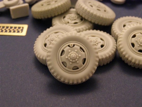 Panzer Art RE35-053 Road wheels for Sd.Kfz 232/232 8 rad (with spare) 1/35