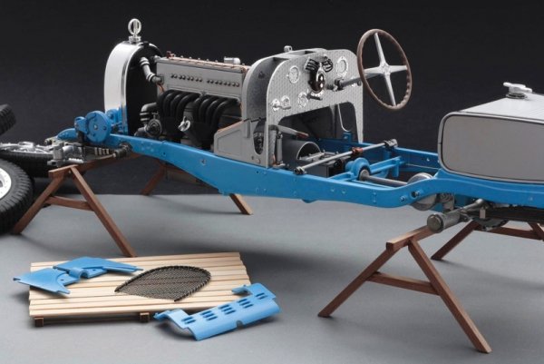 Italeri 4713 Bugatti Type 35B Roadster 1/12