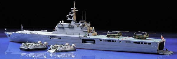Tamiya 31003 Japanese Defence Force LST-4001 Ohsumi 1/700