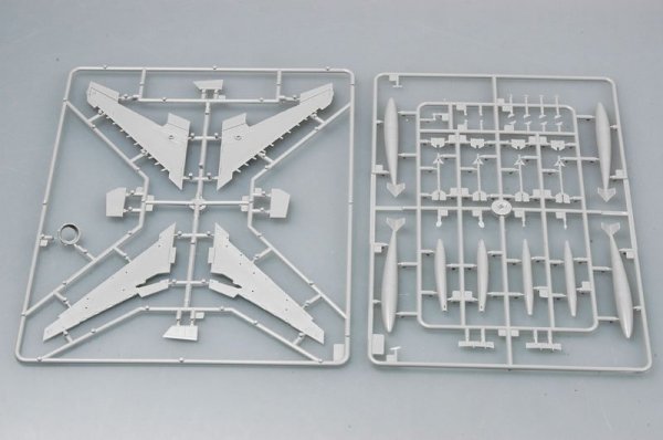 Trumpeter 01648 F-100C Super Sabre 1/72