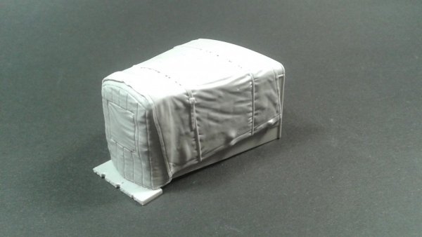 Panzer Art RE35-555 Hanomag SS100 engine deck with canvas cover 1/35