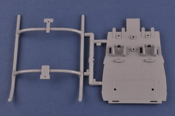 Hobby Boss 81807 UH-1 HUEY B/C 1/18