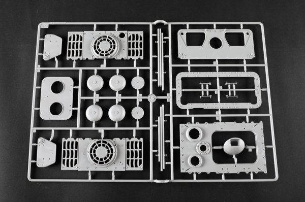 Trumpeter 00948 German Tiger II Heavy Tank - Porsche Turret Early Production 1/16