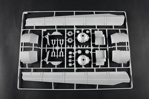 Trumpeter 00948 German Tiger II Heavy Tank - Porsche Turret Early Production 1/16