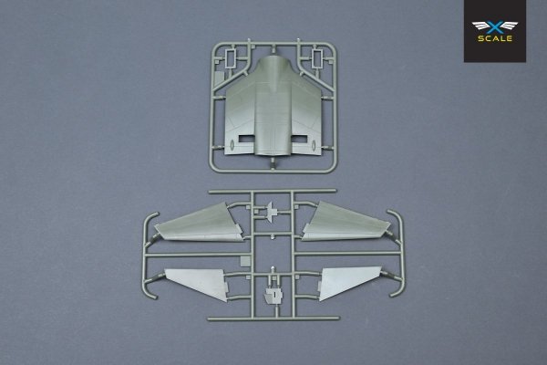 X-Scale 144001 Airliner DC-8-33 - Long-Range Narrow-Body Passenger Airliner 1/144