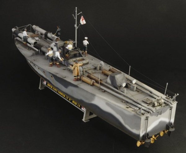 Italeri 5624 Vosper 74 Torpedo Boat with crew (7 FIGURES &amp; ACCESSORIES INCLUDED) 1/35