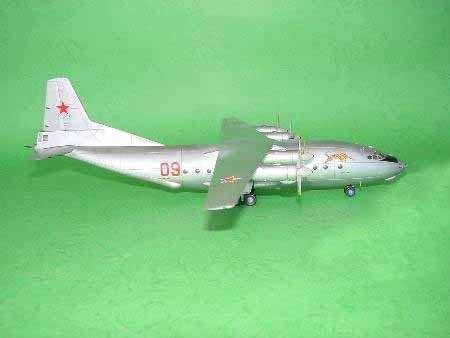 Trumpeter 04001 AntonovAn-12BK Cub 1/100