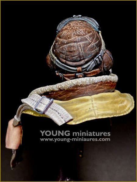 Young Miniatures YM1891 Battle of Britain RAF Pilot WWII 1/10