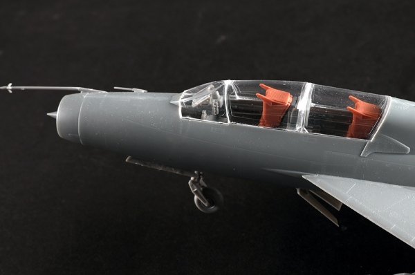 Trumpeter 02825 JJ-7A Trainer 1/48