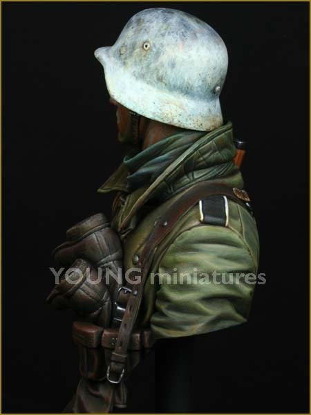 Young Miniatures YM1825 German Infantry Russian Front WWII 1/10
