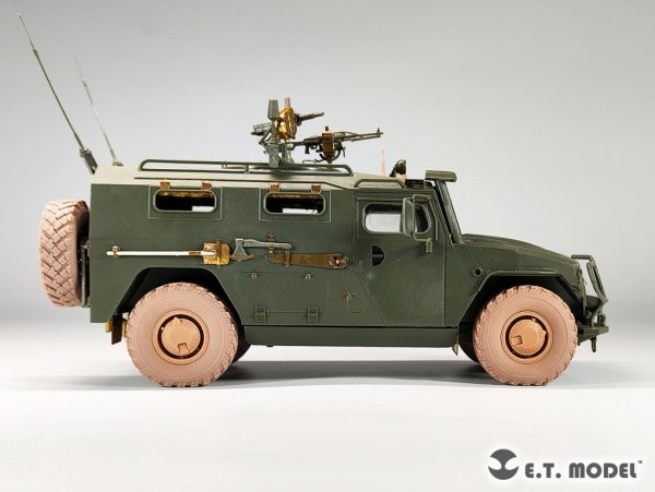 E.T. Model P35-154 Russian GAZ-233014 STS TIGER Armored High-Mobility Vehicle Sagged Wheels For Meng Kit 1/35