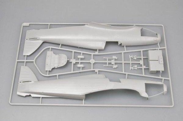 Trumpeter 02417 Hurricane Mk II D/Trop (1:24)
