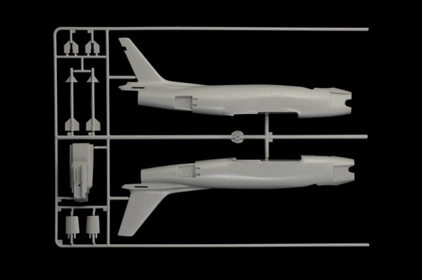 Italeri 2811 North American FJ-2/3 Fury 1/48