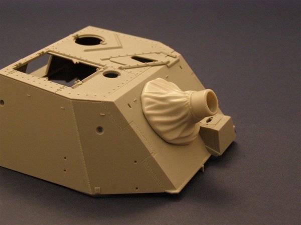Panzer Art RE35-023 Sturmpanzer IV Mantel with canvas cover 1/35