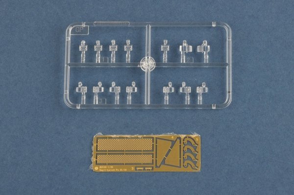 Hobby Boss 80151 German Type III/IV Hybrid Chassis Tank Small Turret 1/35