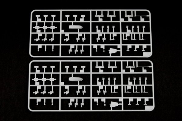 Trumpeter 05785 AOE Fast Combat Support Ship USS Sacramento (AOE-1) 1:700