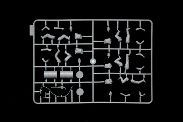 Italeri 6548 Pz.Kpfw. IV Ausf.F1/F2/G EARLY WITH REST CREW (1:35)
