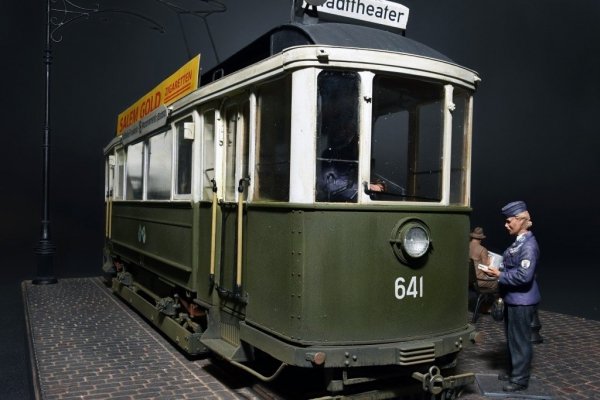 Miniart 38009  European Tramcar - Straßenbahn-Triebwagen 641 w/crew &amp; passengers 1/35