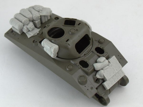 Panzer Art RE35-479 Stowage set for M4 “Sherman” (British Army) 1/35