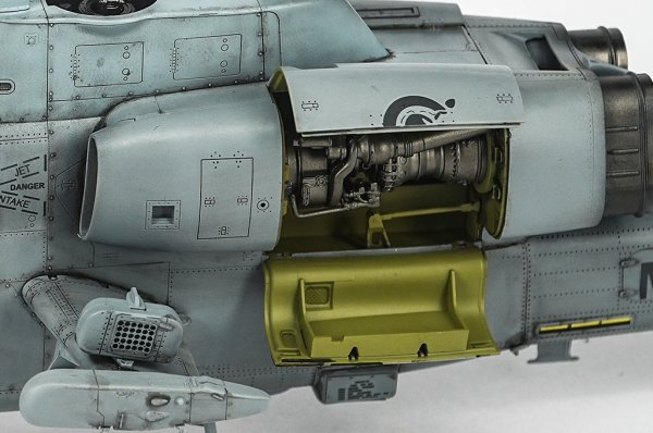 Trumpeter 05116U AH-1W Super Cobra  - USZKODZONE / DAMAGED 1/35