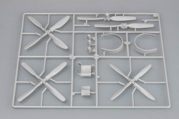 Trumpeter 02265 P-47N Thunderbolt (1:32)