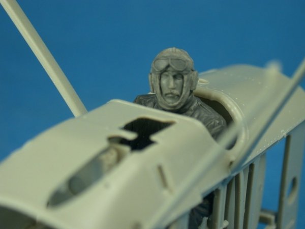 Copper State Models F32-039 Seated RFC Pilot in Leather Jacket 1:32