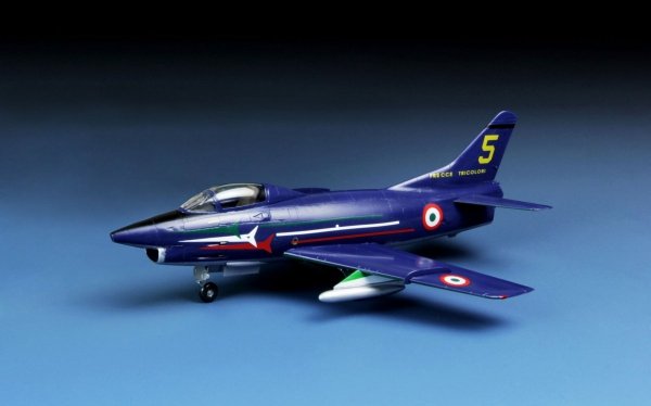 Meng Model DS-004 G.91R Light Fighter Bomber 1/72