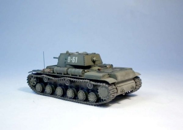 PST 72015 KV-8 heavy Flamethrower Tank 1/72