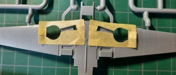 Omask 77003 Bf 109 E (for Special Hobby) - wheel bay yellow masking tape 1/72