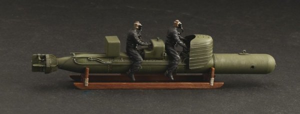 Italeri 5621 S.L.C. MAIALE with crew 1/35