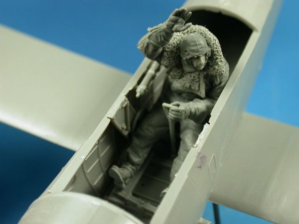 Copper State Models F32-024 Pilot in the cockpit 1:32