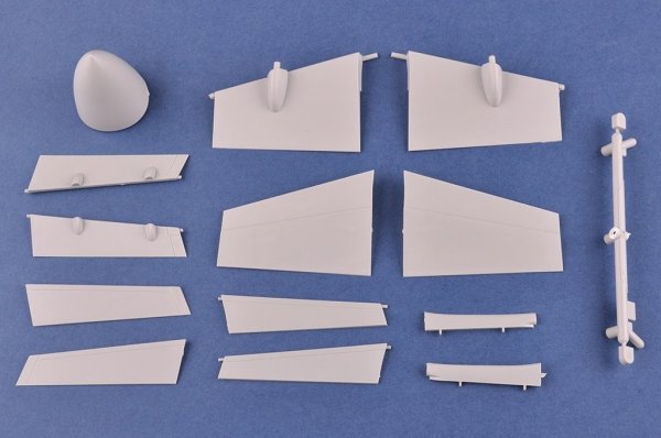 Hobby Boss 81804 AV-8B Harrier II 1/18