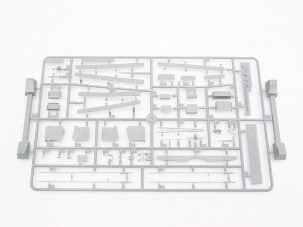 Trumpeter 05606 USSR Admiral Kuznetsov aircraft carrier 1:350
