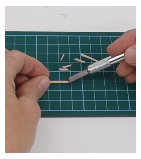 ARTESANIA LATINA 27002N Zestaw narzędzi - noże, ostrza, piła, korytko