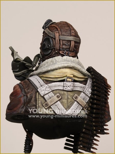 Young Miniatures YM1894 B-24 GUNNER USAAF WWII 1/10