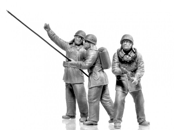 ICM 35623 Soviet Firemen (1980's) 1/35