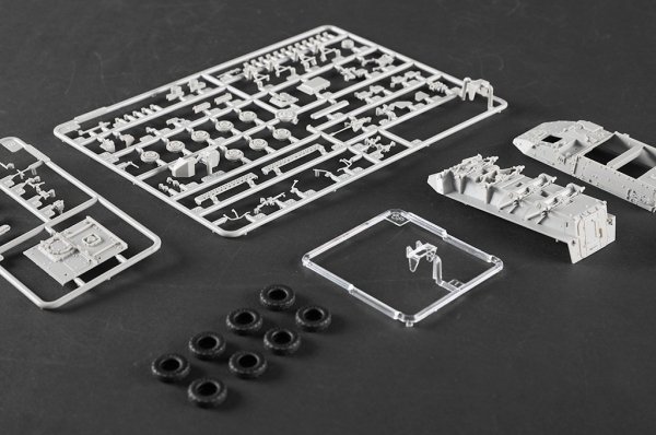 Trumpeter 07423 M1130 Stryker Command Vehicle 1/72