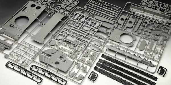 Revell 05631 70 Years Bundeswehr: Leopard 2 A6 Exclusive Edition 1/35