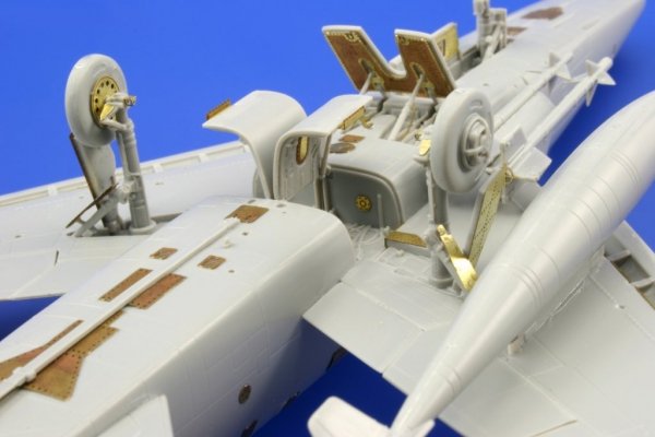 Eduard 73363 F-100C S. A. 1/72 TRUMPETER