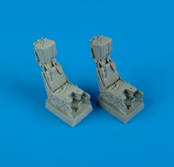 Quickboost QB32028 F/A-18D ejection seats with safety belts 1/32