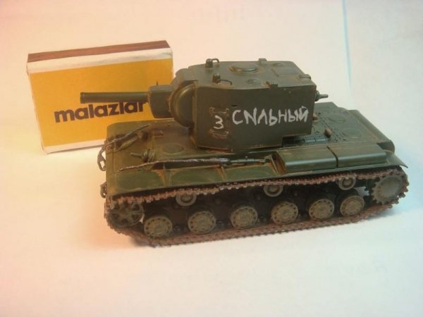 PST 72017 KV-2 Heavy Tank 1/72