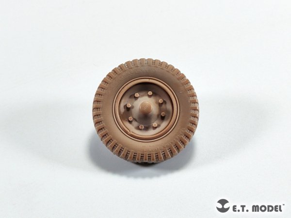 E.T. Model P35-130 WWII German Sd.kfz.251/Sd.kfz.11 Sagged Front Wheels 1/35